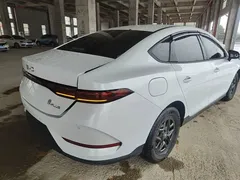 2025 BYD Qin PLUS DM-i PHEV Smart Driving 55km Leading, белый — фото 7
