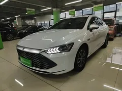 2024 BYD Qin PLUS Honor DM-i PHEV 55km Leading, белый — фото 2