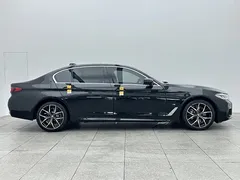 2021 BMW 5 Series 530Li Premium M Sport Package, чёрный — фото 7