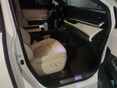 2023 Toyota Granvia 2.5L Hybrid Premium Plus, белый — фото 8