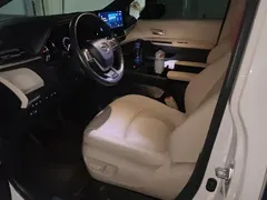 2023 Toyota Granvia 2.5L Hybrid Premium Plus, белый — фото 9