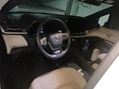 2023 Toyota Granvia 2.5L Hybrid Premium Plus, белый — фото 12
