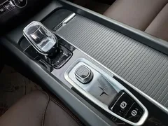 2023 Volvo XC60 4WD Luxury, белый — фото 13