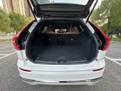 2023 Volvo XC60 4WD Luxury, белый — фото 15