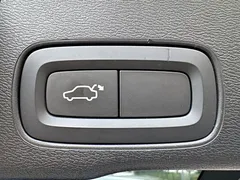 2023 Volvo XC60 4WD Luxury, белый — фото 16