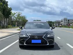 2022 Lexus ES 300h Excellence, чёрный — фото 2