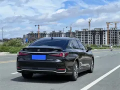2022 Lexus ES 300h Excellence, чёрный — фото 5