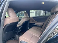 2022 Lexus ES 300h Excellence, чёрный — фото 8