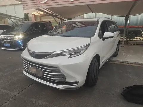 2021 Toyota Sienna 2.5L Hybrid Platinum
