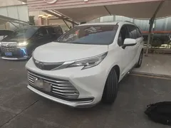 2021 Toyota Sienna 2.5L Hybrid Platinum, белый — фото 1