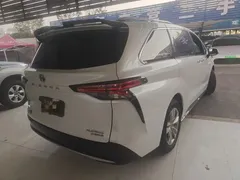 2021 Toyota Sienna 2.5L Hybrid Platinum, белый — фото 3