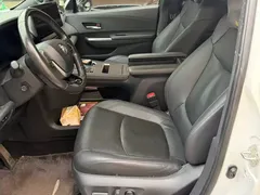 2021 Toyota Sienna 2.5L Hybrid Platinum, белый — фото 4