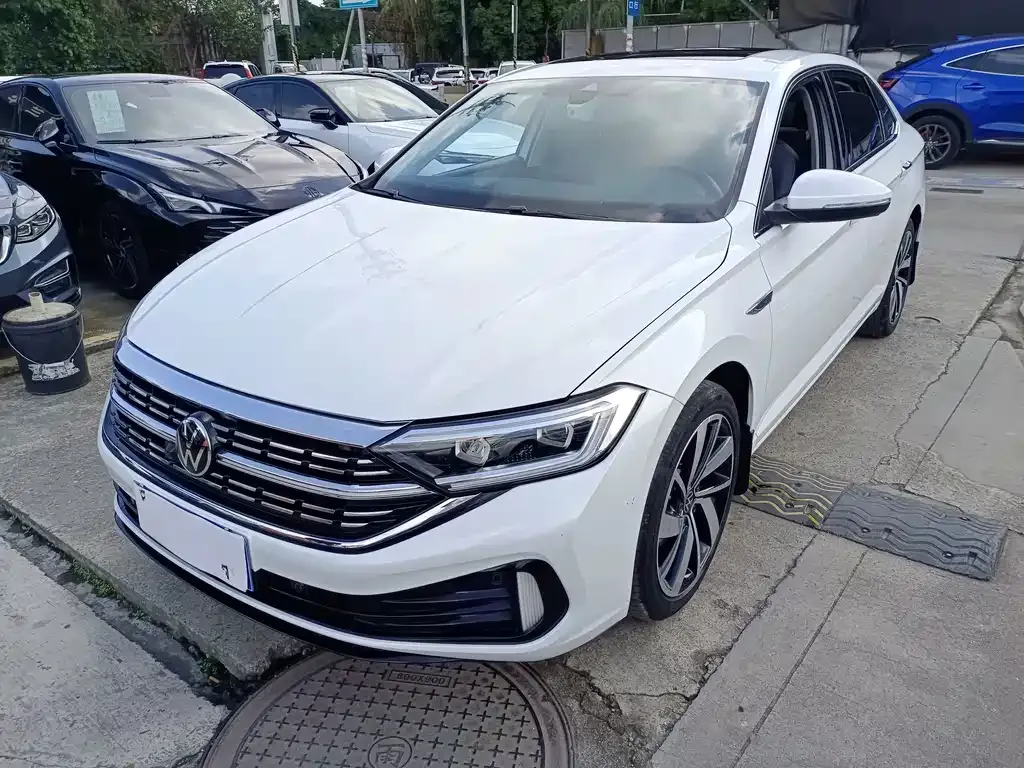 2023 Volkswagen Sagitar 300TSI DSG