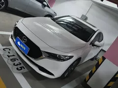 2021 Mazda 3 2.0L AT, белый — фото 1