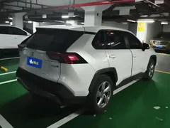 2022 Toyota RAV4 2.0L CVT 2WD Fashion, белый — фото 3