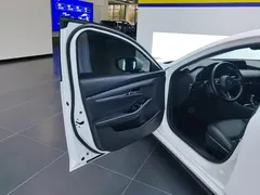 2022 Mazda 3 2.0L AT, белый — фото 7