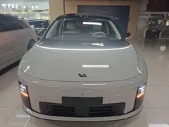 2025 Li Auto i8 Standard — фото 3