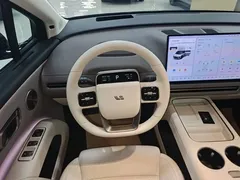 2025 Li Auto i8 Standard — фото 11
