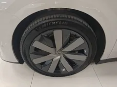 2025 Li Auto i8 Standard — фото 23