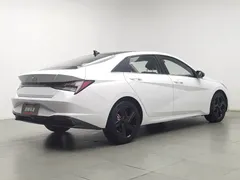 2022 Hyundai Elantra 1.5L CVT LUX Premium, белый — фото 2