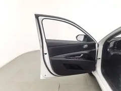 2022 Hyundai Elantra 1.5L CVT LUX Premium, белый — фото 8