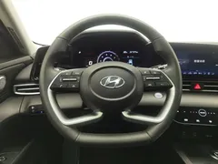 2022 Hyundai Elantra 1.5L CVT LUX Premium, белый — фото 11