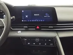 2022 Hyundai Elantra 1.5L CVT LUX Premium, белый — фото 12