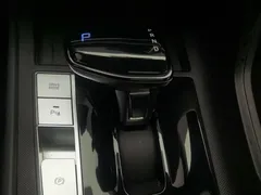 2022 Hyundai Elantra 1.5L CVT LUX Premium, белый — фото 13