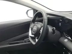 2022 Hyundai Elantra 1.5L CVT LUX Premium, белый — фото 22