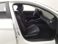 2022 Hyundai Elantra 1.5L CVT LUX Premium, белый — фото 23