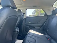 2021 Hyundai Elantra 1.5L CVT LUX Premium, белый — фото 6
