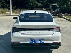 2021 Hyundai Elantra 1.5L CVT LUX Premium, белый — фото 8