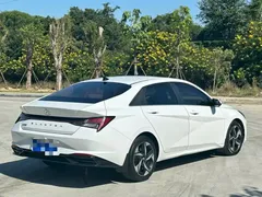 2021 Hyundai Elantra 1.5L CVT LUX Premium, белый — фото 9