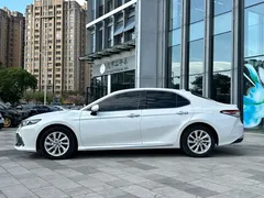 2023 Toyota Camry 2.0G Luxury, белый — фото 3