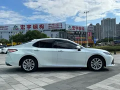 2023 Toyota Camry 2.0G Luxury, белый — фото 5
