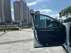 2023 Toyota Camry 2.0G Luxury, белый — фото 17