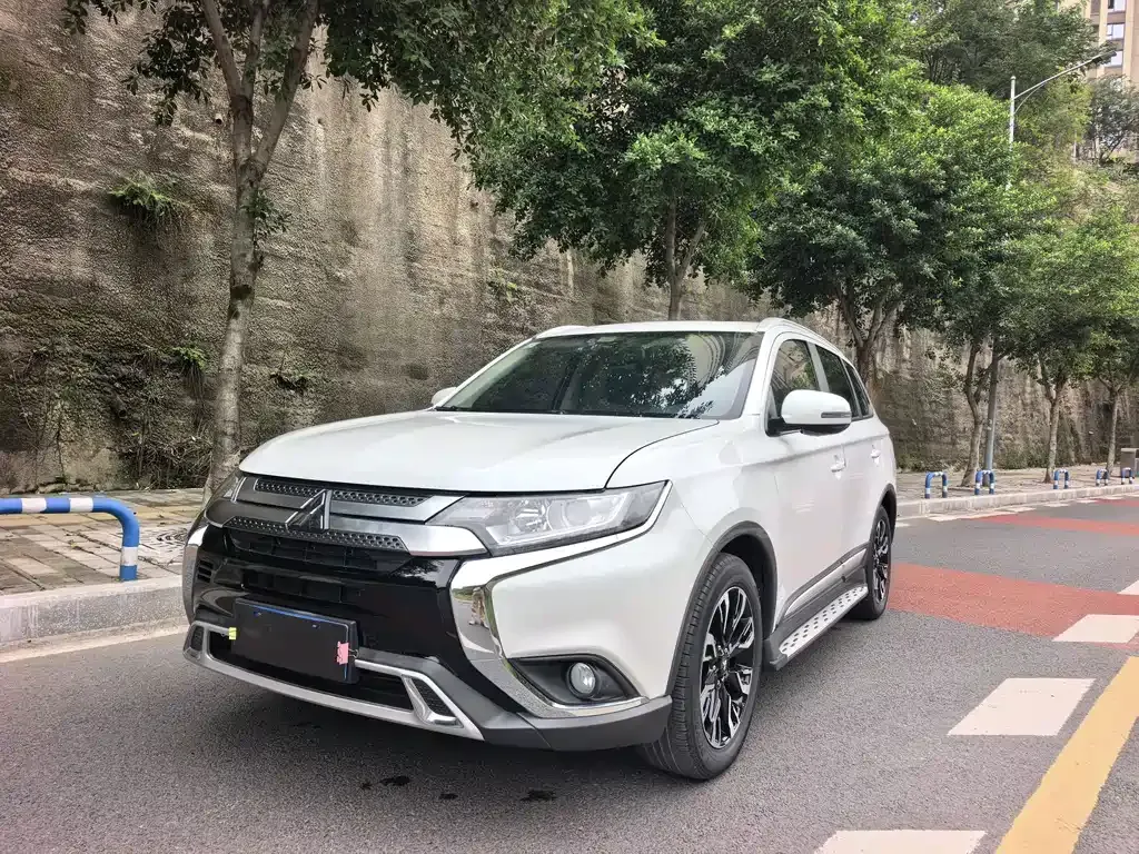 2020 Mitsubishi Outlander 2.0L 2WD 5-seat