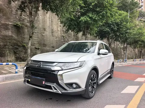 2020 Mitsubishi Outlander 2.0L 2WD 5-seat
