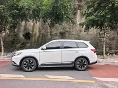 2020 Mitsubishi Outlander 2.0L 2WD 5-seat, белый — фото 4