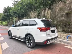 2020 Mitsubishi Outlander 2.0L 2WD 5-seat, белый — фото 5