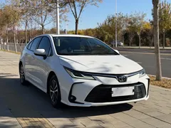 2021 Toyota Corolla TNGA 1.5L CVT Elite, белый — фото 3