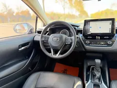 2021 Toyota Corolla TNGA 1.5L CVT Elite, белый — фото 12