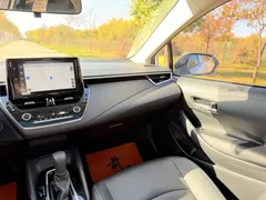 2021 Toyota Corolla TNGA 1.5L CVT Elite, белый — фото 13