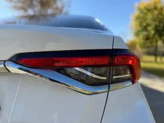 2021 Toyota Corolla TNGA 1.5L CVT Elite, белый — фото 19