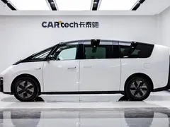 2025 Li Auto MEGA Ultra Smart Refresh, белый — фото 4