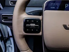 2025 Li Auto MEGA Ultra Smart Refresh, белый — фото 14