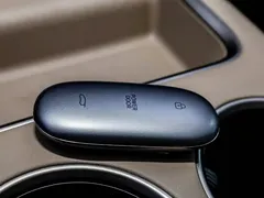 2025 Li Auto MEGA Ultra Smart Refresh, белый — фото 20