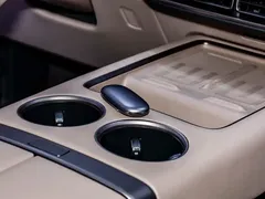 2025 Li Auto MEGA Ultra Smart Refresh, белый — фото 34