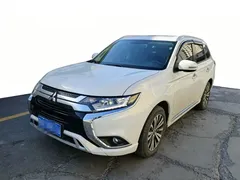 2021 Mitsubishi Outlander 2.0L 2WD 5-seat, белый — фото 1