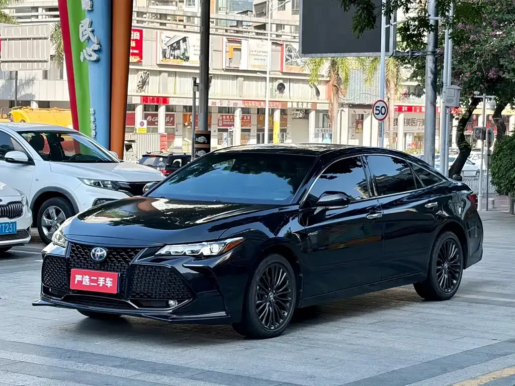 2019 Toyota Avalon Hybrid 2.5L Luxury